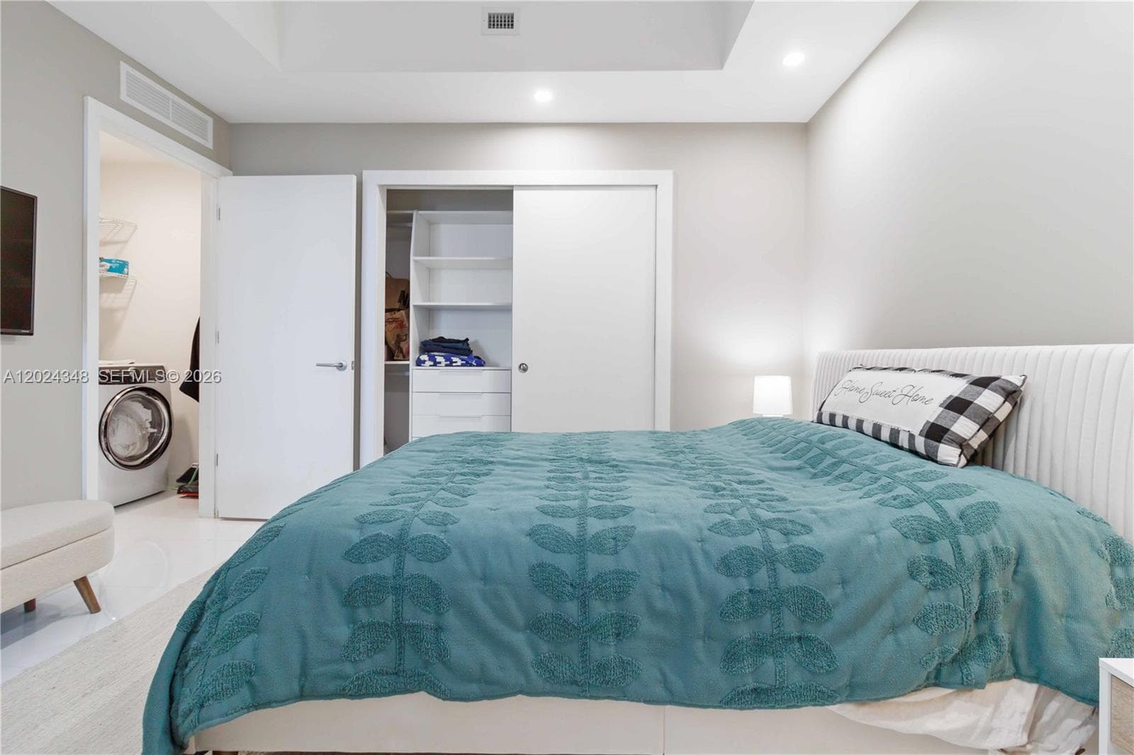 851 NE 1st Ave # 3006, Miami FL 33132 — 17