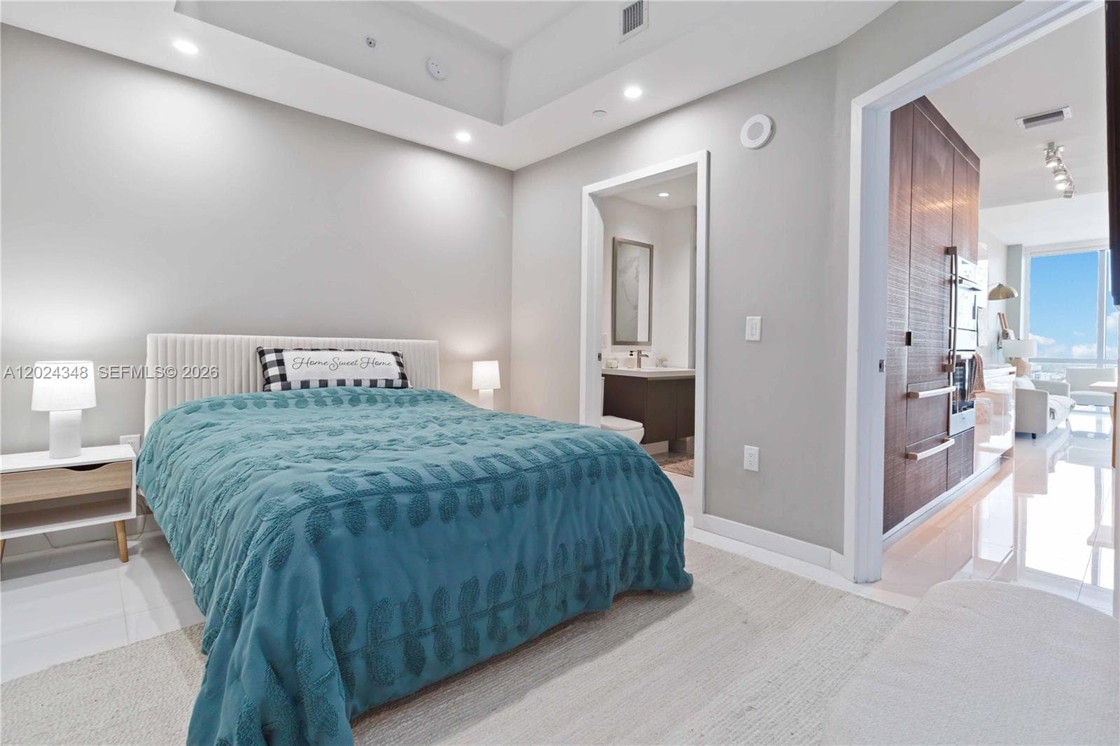 851 NE 1st Ave # 3006, Miami FL 33132 — 16