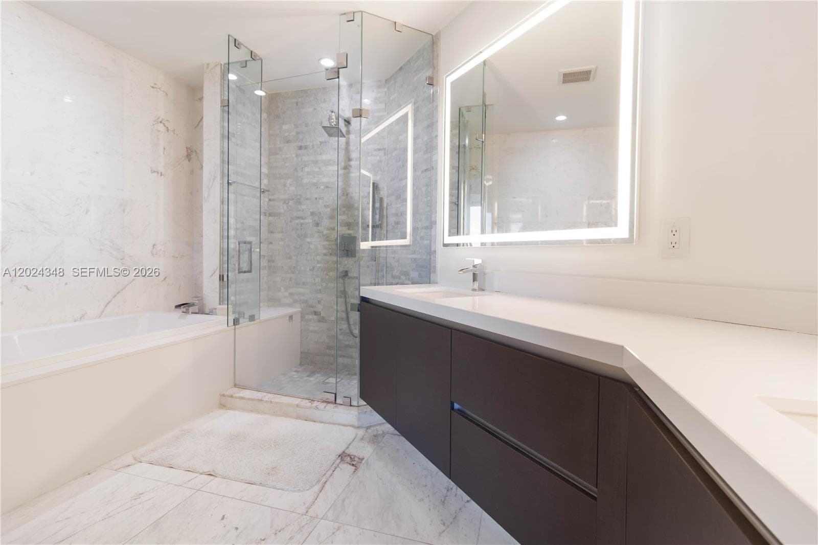 851 NE 1st Ave # 3006, Miami FL 33132 — 14