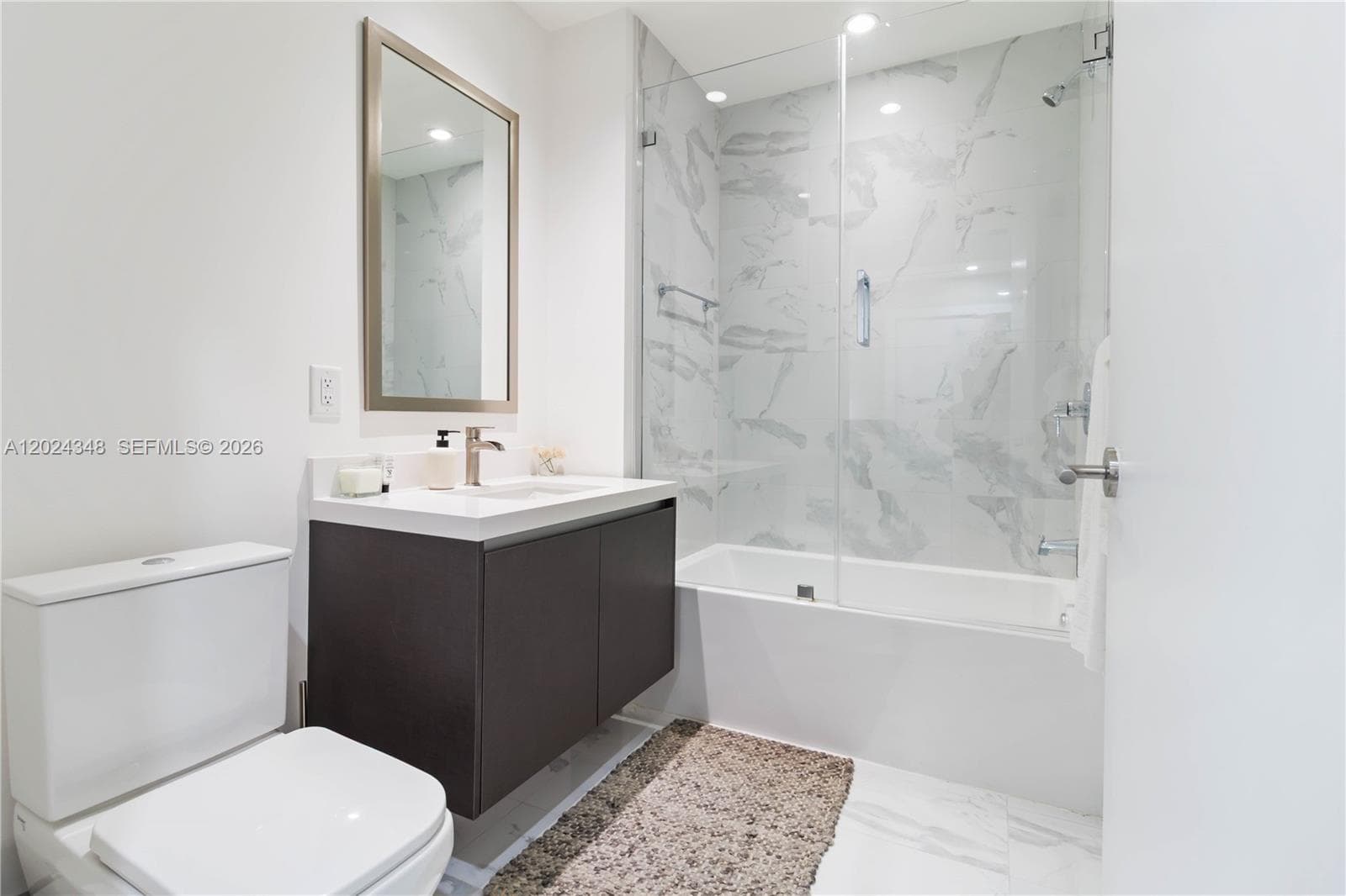 851 NE 1st Ave # 3006, Miami FL 33132 — 18