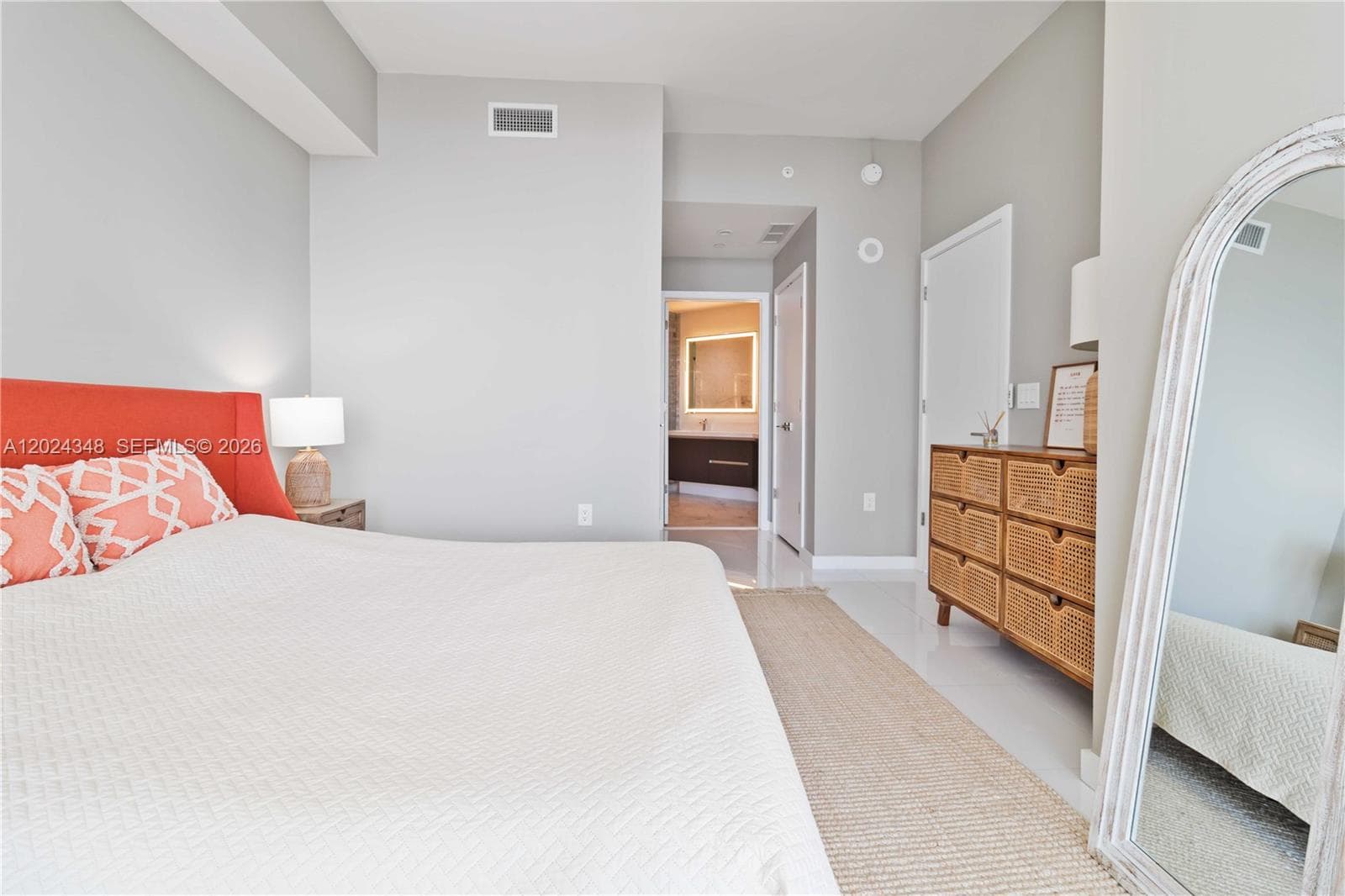851 NE 1st Ave # 3006, Miami FL 33132 — 11