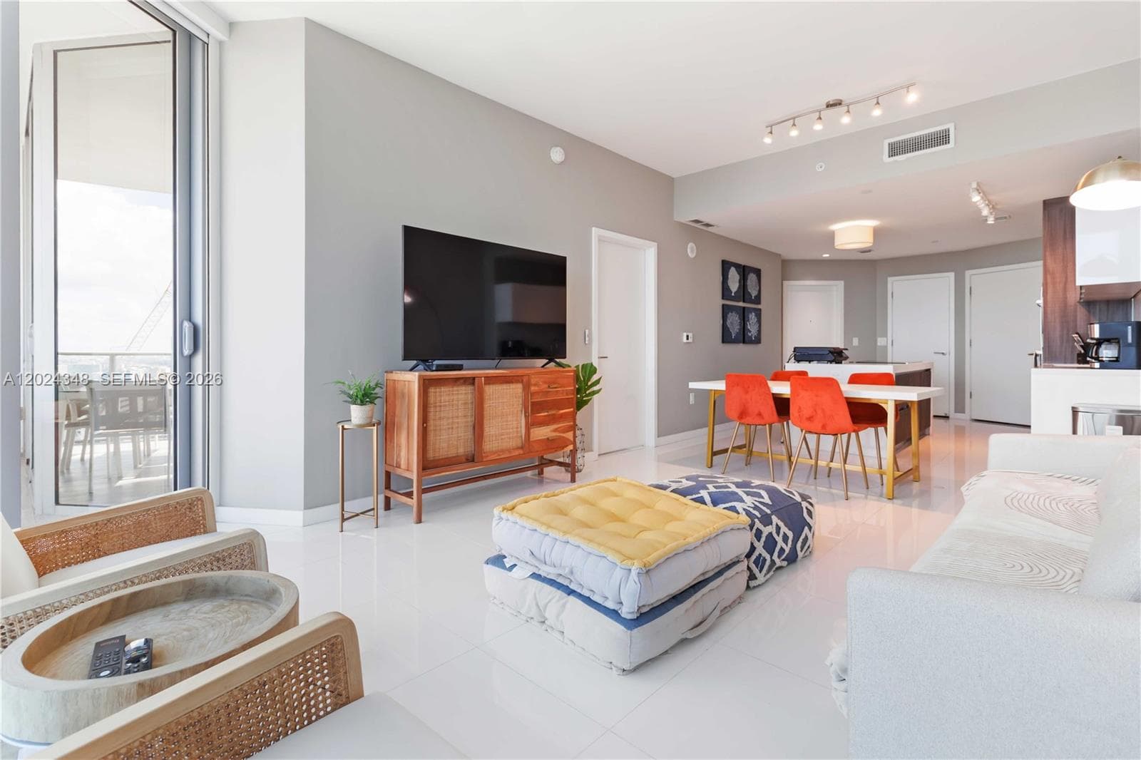 851 NE 1st Ave # 3006, Miami FL 33132 — 4