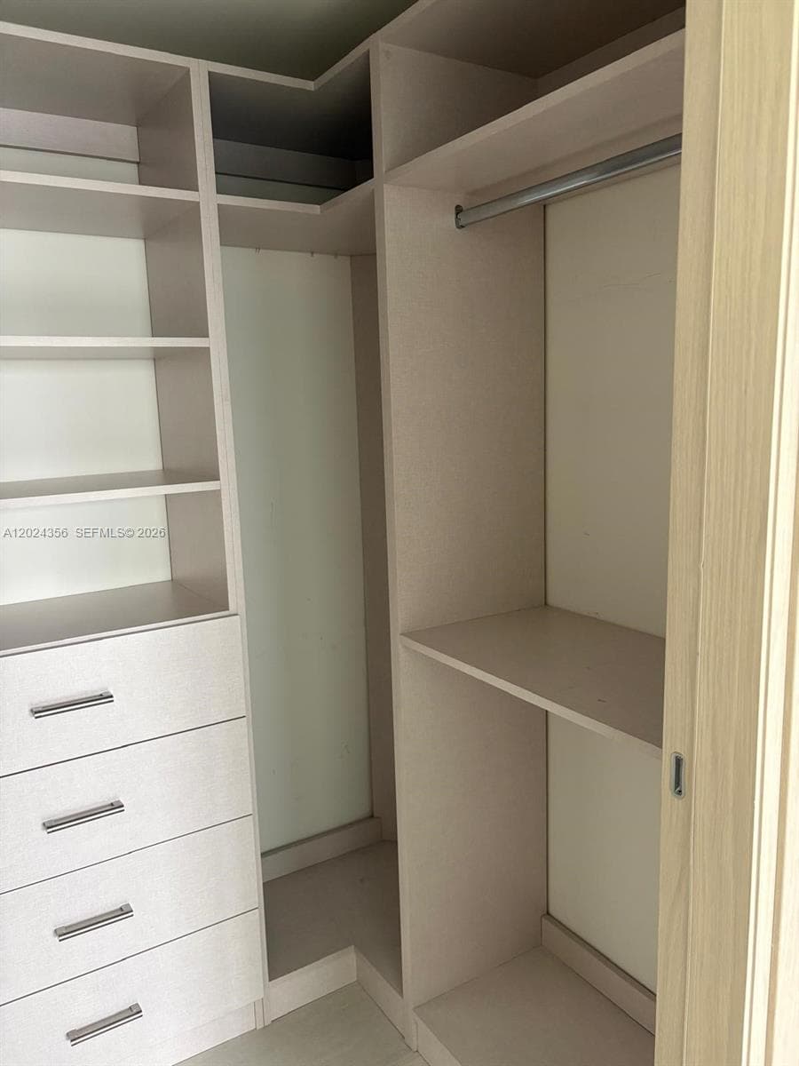 1000 Brickell Plz # 2108, Miami FL 33131 — 60