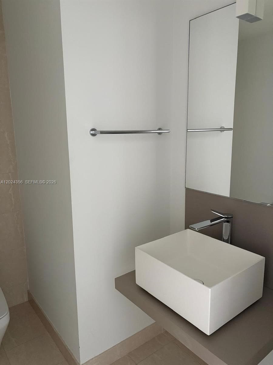 1000 Brickell Plz # 2108, Miami FL 33131 — 29