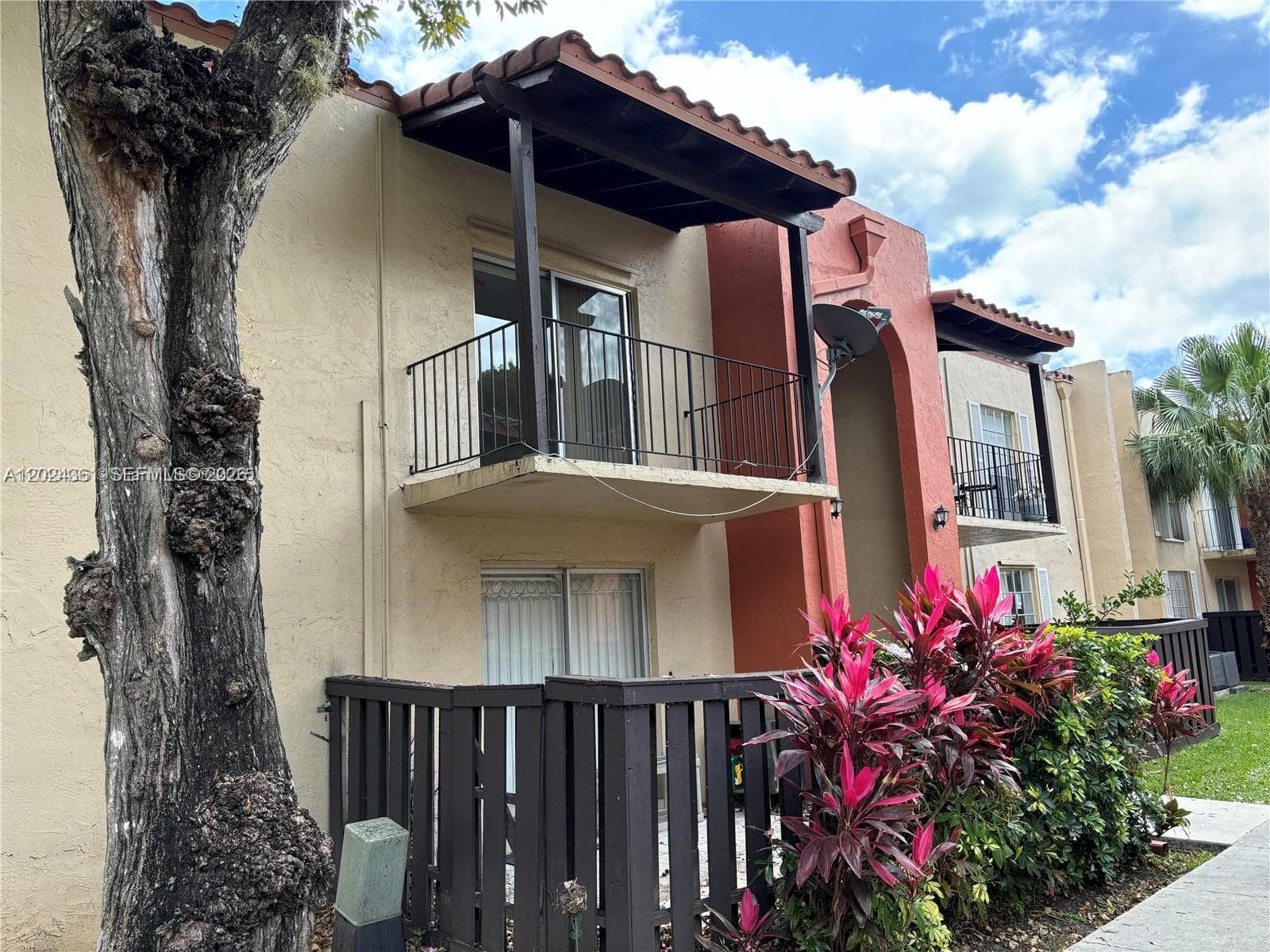 10744 N Kendall # 18, Miami FL 33176 — 1