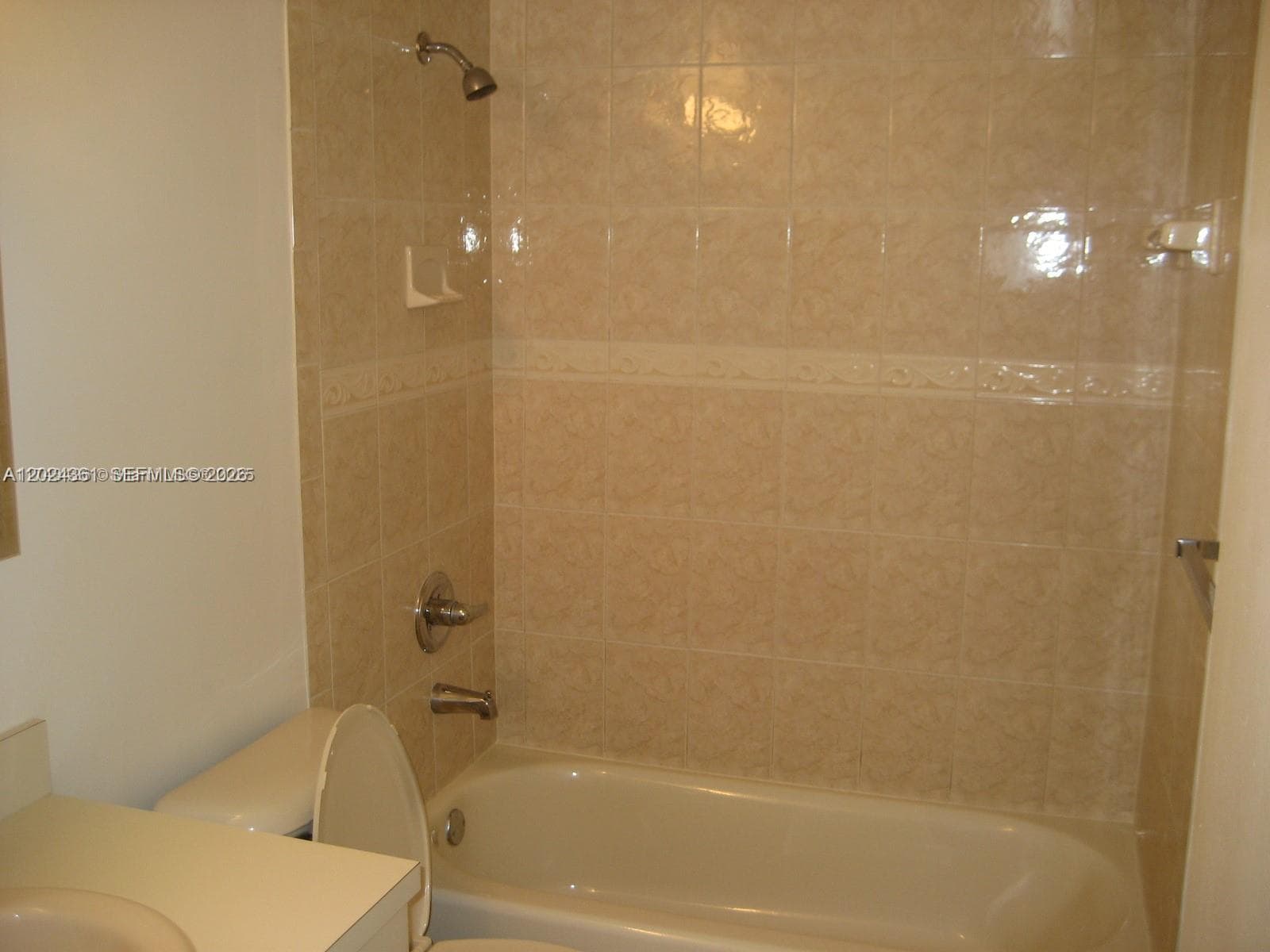 10744 N Kendall # 18, Miami FL 33176 — 10