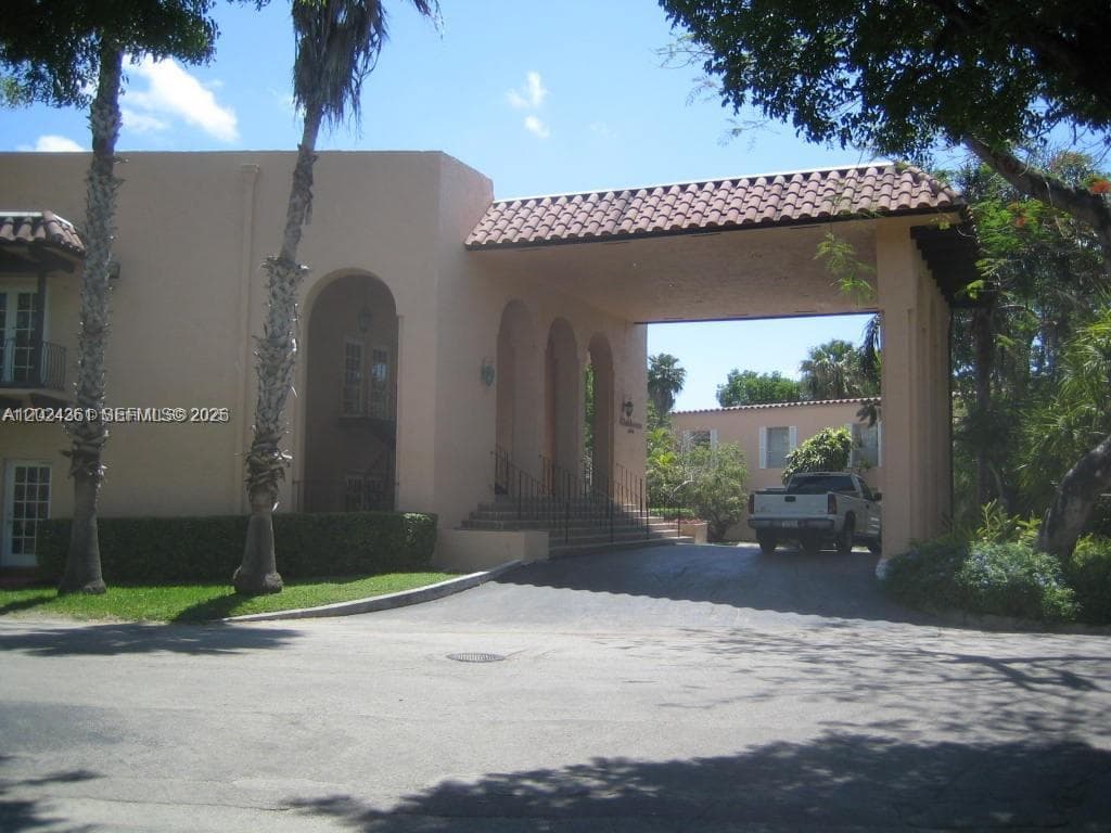 10744 N Kendall # 18, Miami FL 33176 — 14