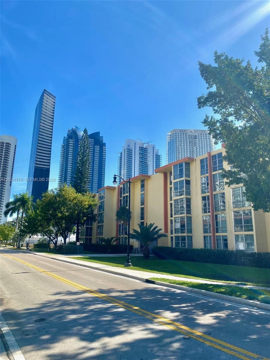 210 172nd St # 226, Sunny Isles Beach FL 33160 — 36
