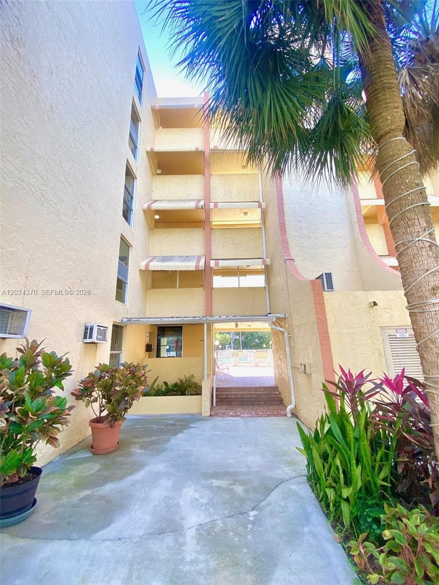 210 172nd St # 226, Sunny Isles Beach FL 33160 — 32