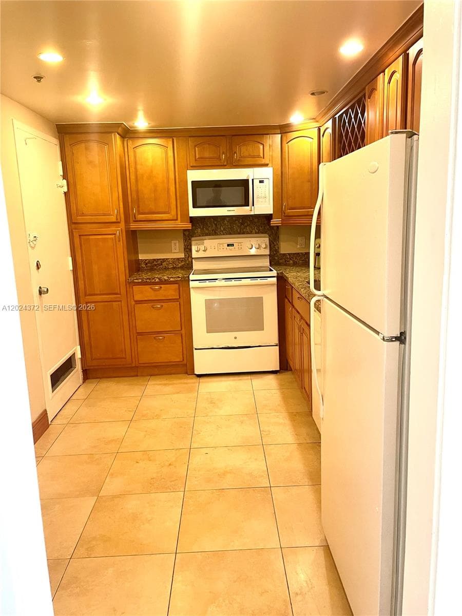 400 Kings Point Dr # 829, Sunny Isles Beach FL 33160 — 3