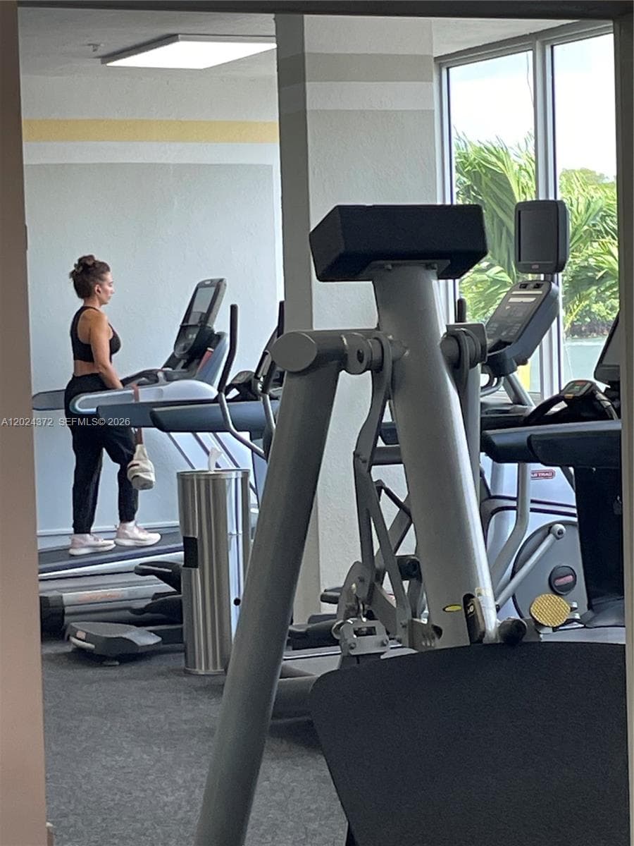 400 Kings Point Dr # 829, Sunny Isles Beach FL 33160 — 25