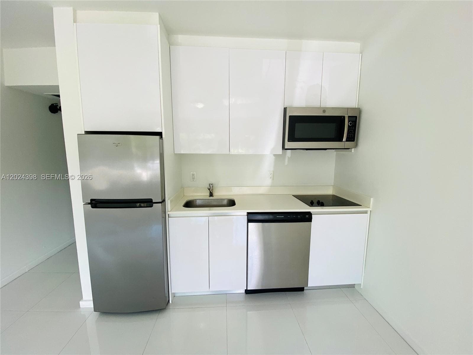 801 15th St # 102, Miami Beach FL 33139 — 2