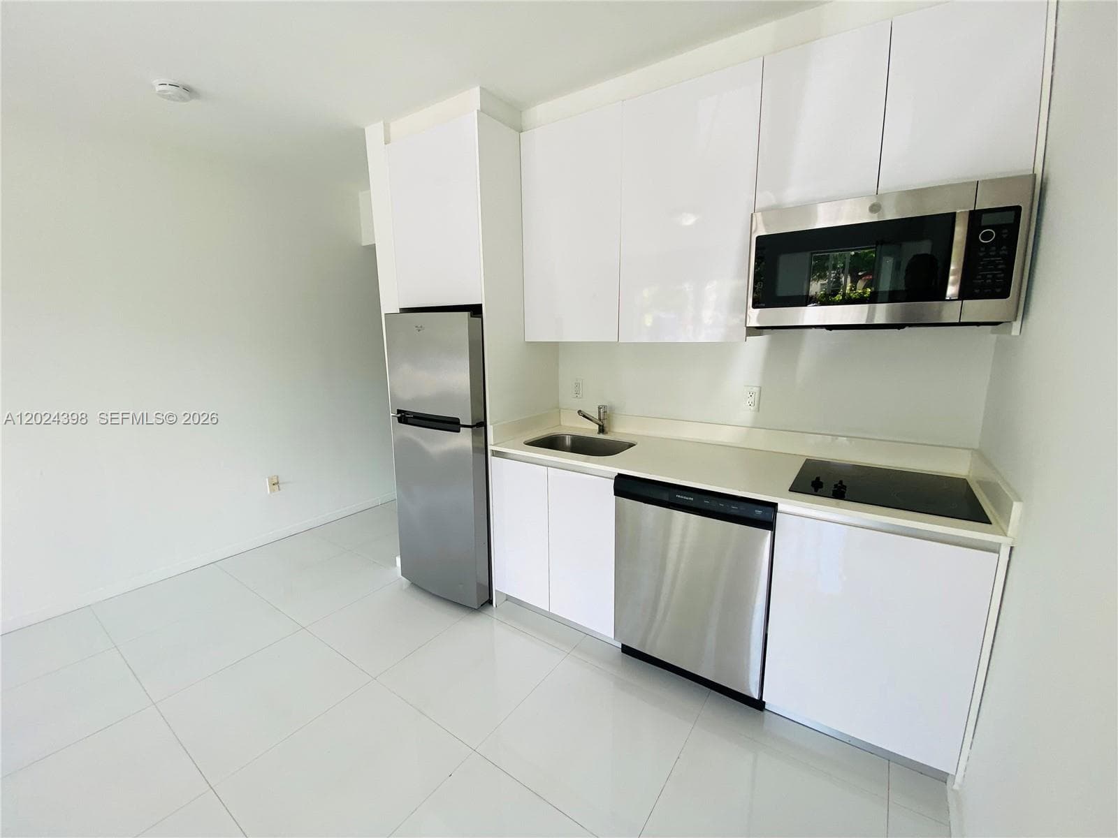 801 15th St # 102, Miami Beach FL 33139 — 3