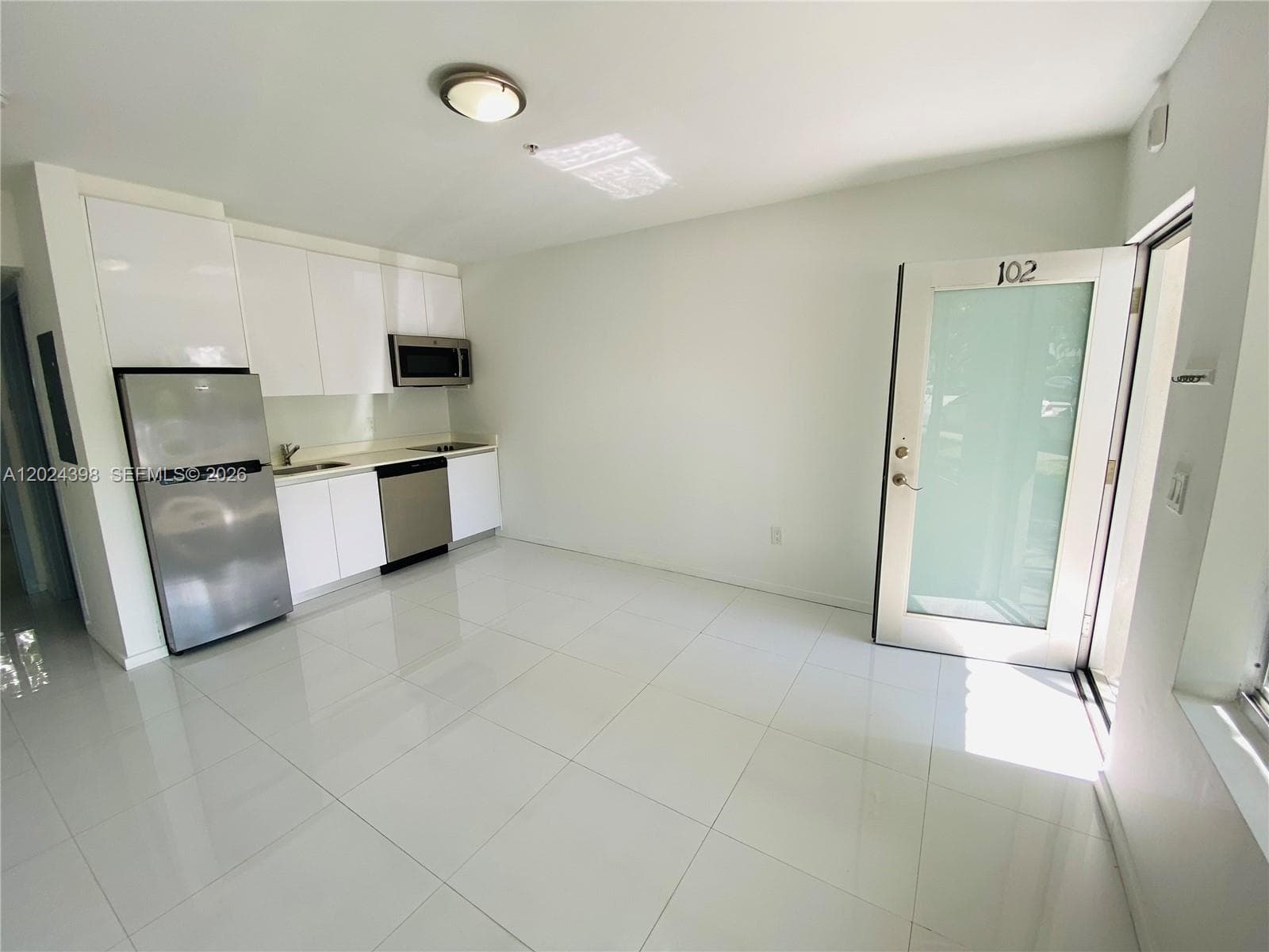801 15th St # 102, Miami Beach FL 33139 — 1