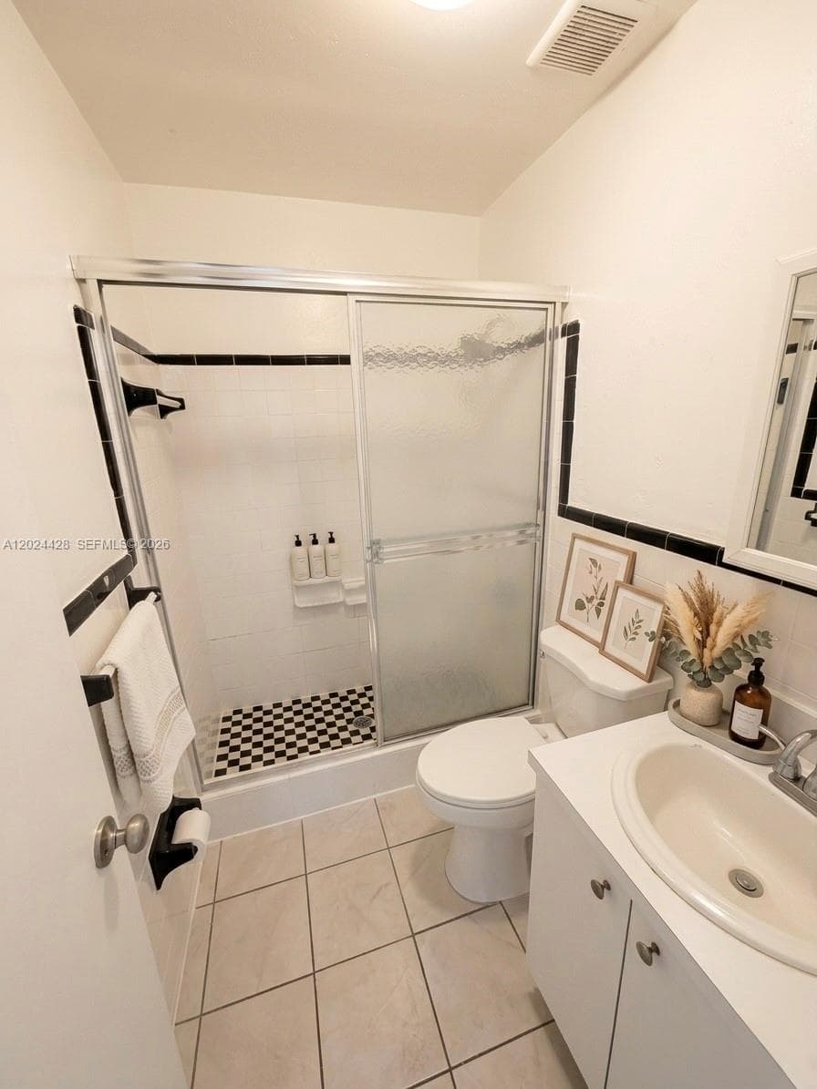 2745 W Okeechobee Rd # 39, Hialeah FL 33010 — 3