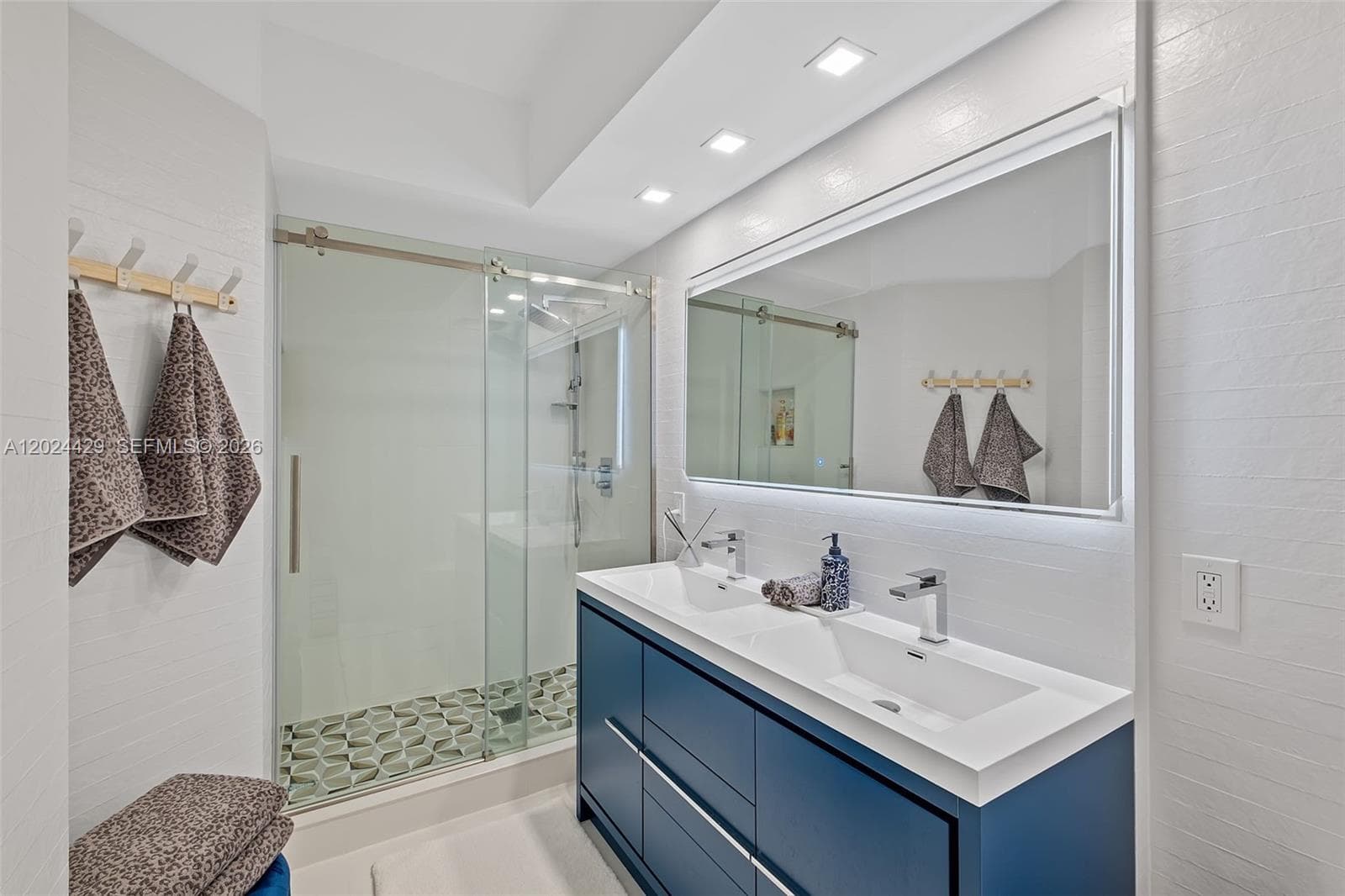 17145 N Bay Rd # 4204, Sunny Isles Beach FL 33160 — 21