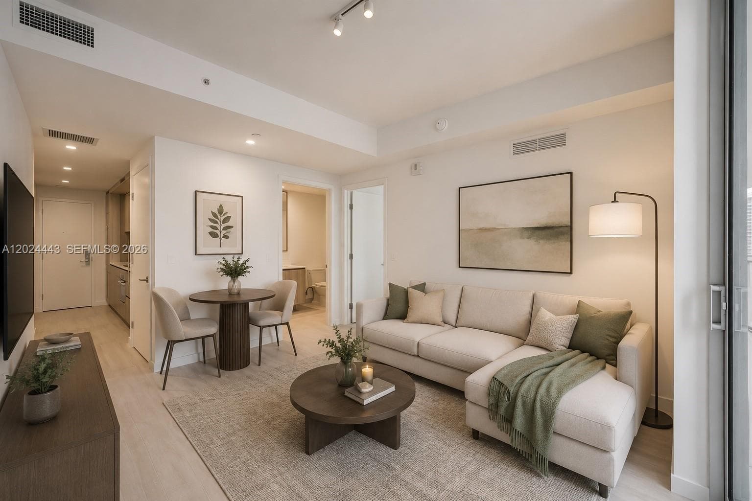 77 SE 5th st # 2305, Miami FL 33131 — 2