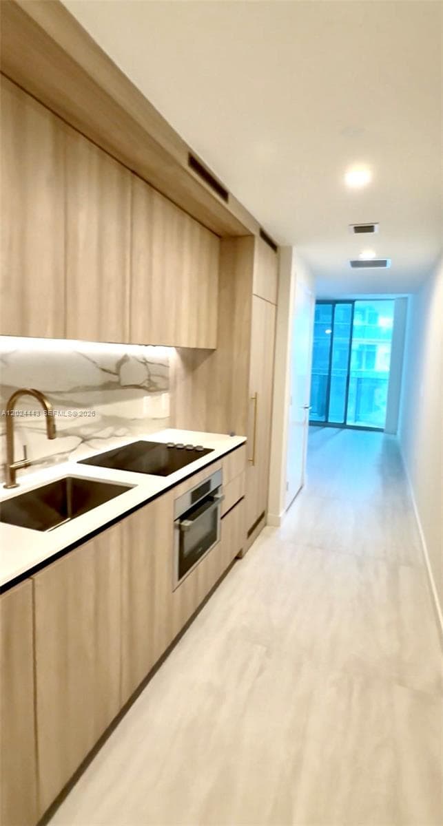 77 SE 5th st # 2305, Miami FL 33131 — 7
