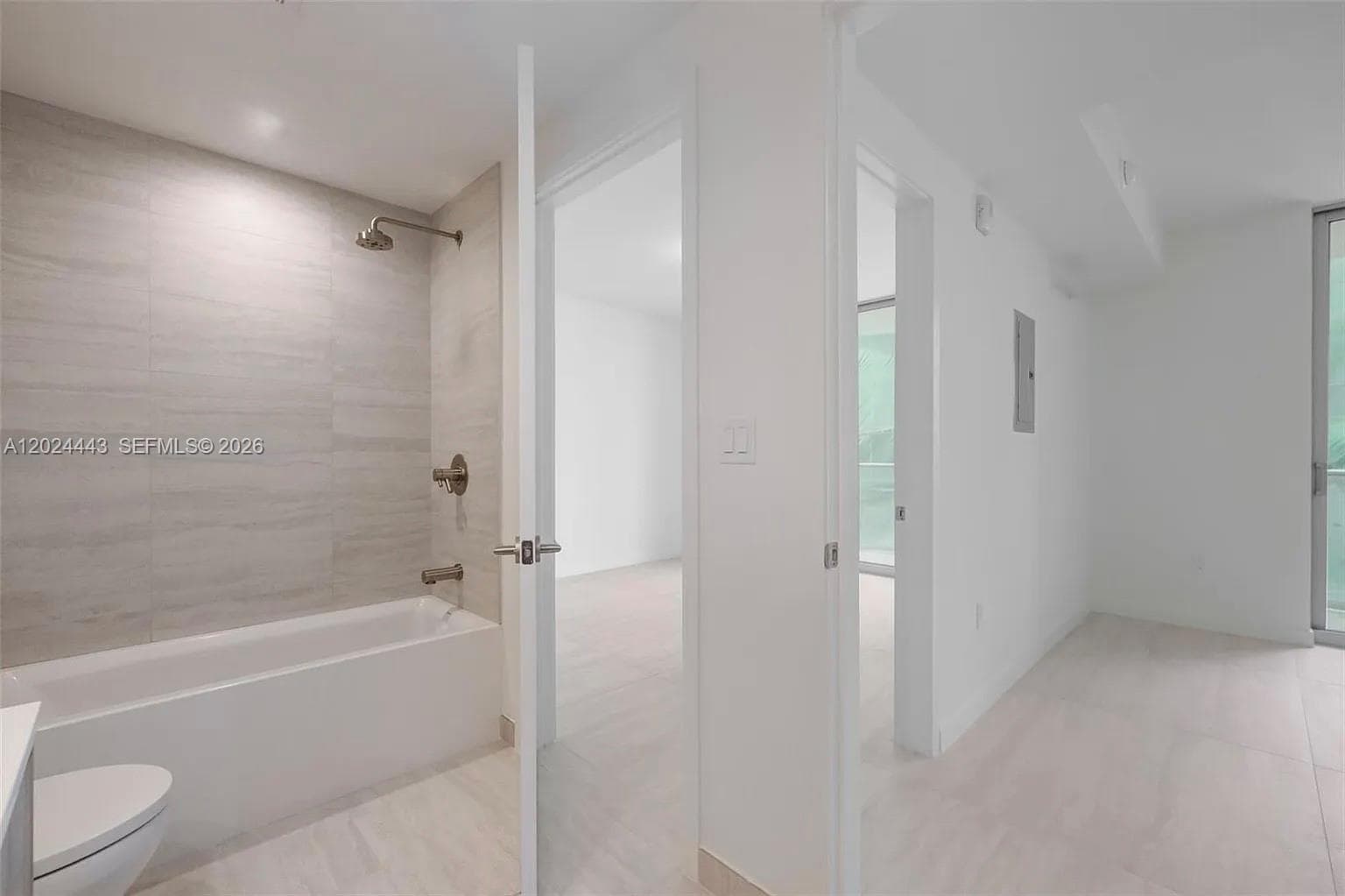 77 SE 5th st # 2305, Miami FL 33131 — 20