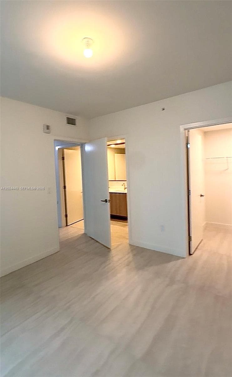 77 SE 5th st # 2305, Miami FL 33131 — 11