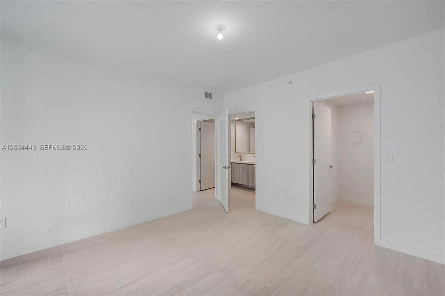 77 SE 5th st # 2305, Miami FL 33131 — 21