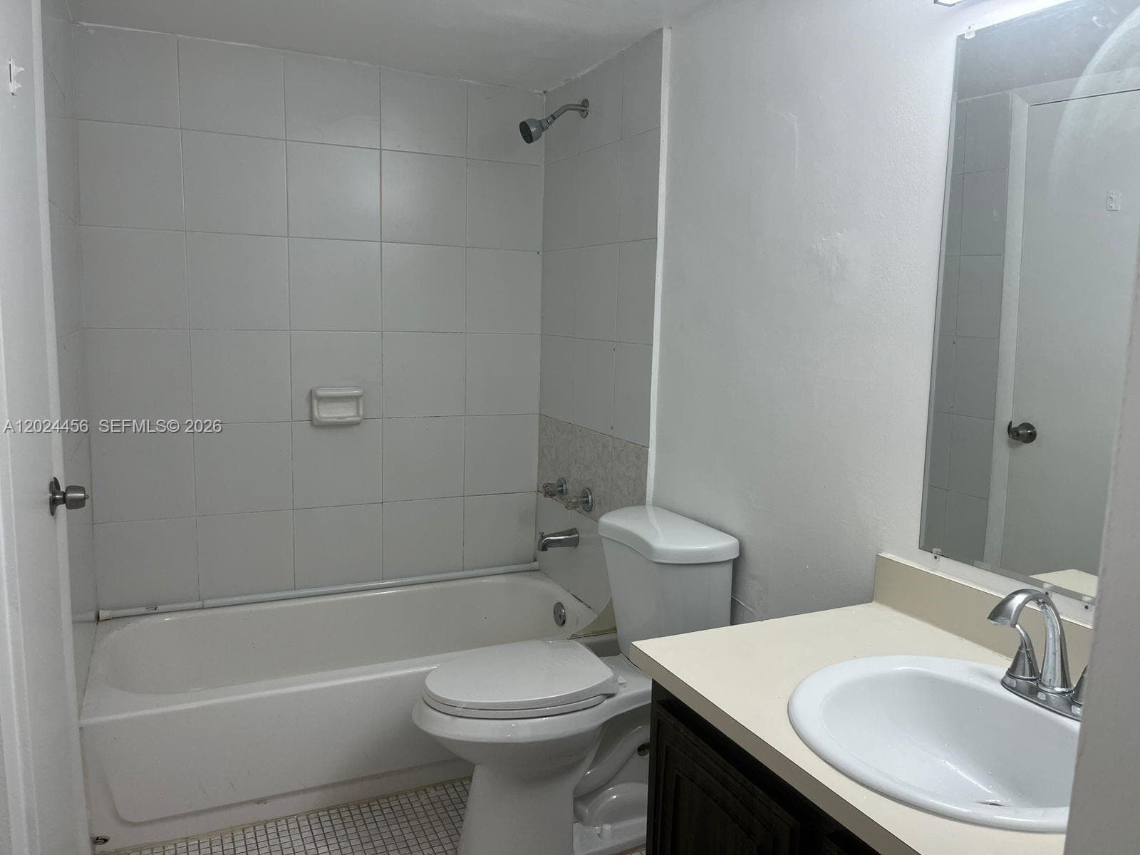 484 NW 165th St Rd # 111, Miami FL 33169 — 33