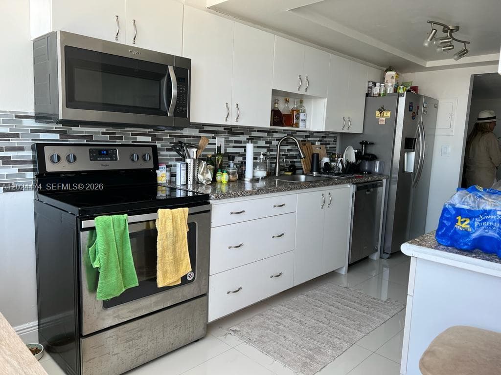 18061 Biscayne Blvd # 1404, Aventura FL 33160 — 7