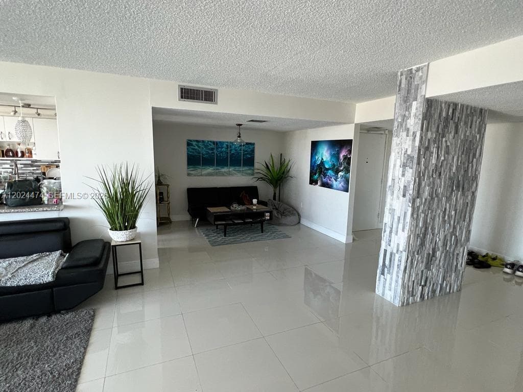 18061 Biscayne Blvd # 1404, Aventura FL 33160 — 5