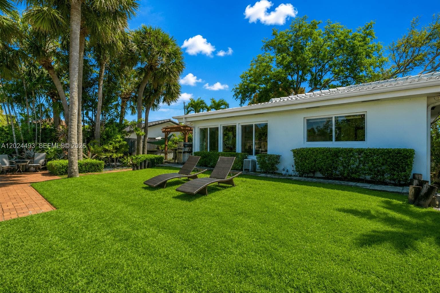 1995 Ixora Rd, North Miami FL 33181 — 16