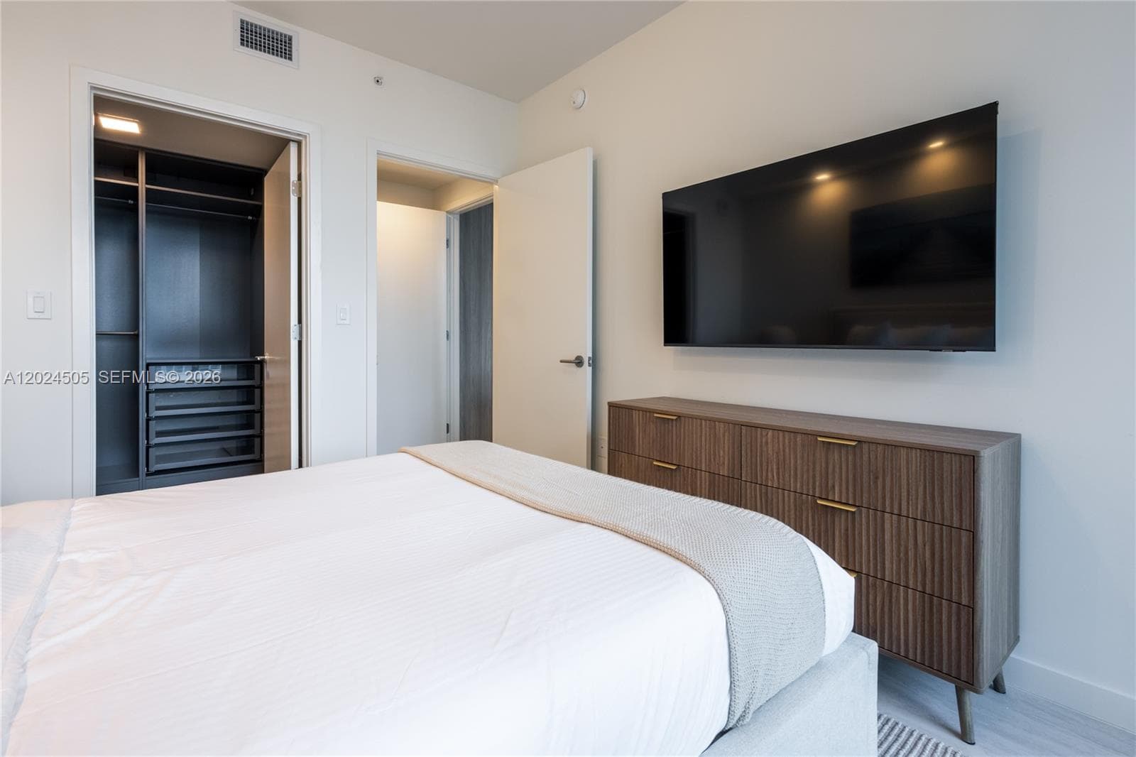 77 SE 5TH STREET # 2602, Miami FL 33131 — 23