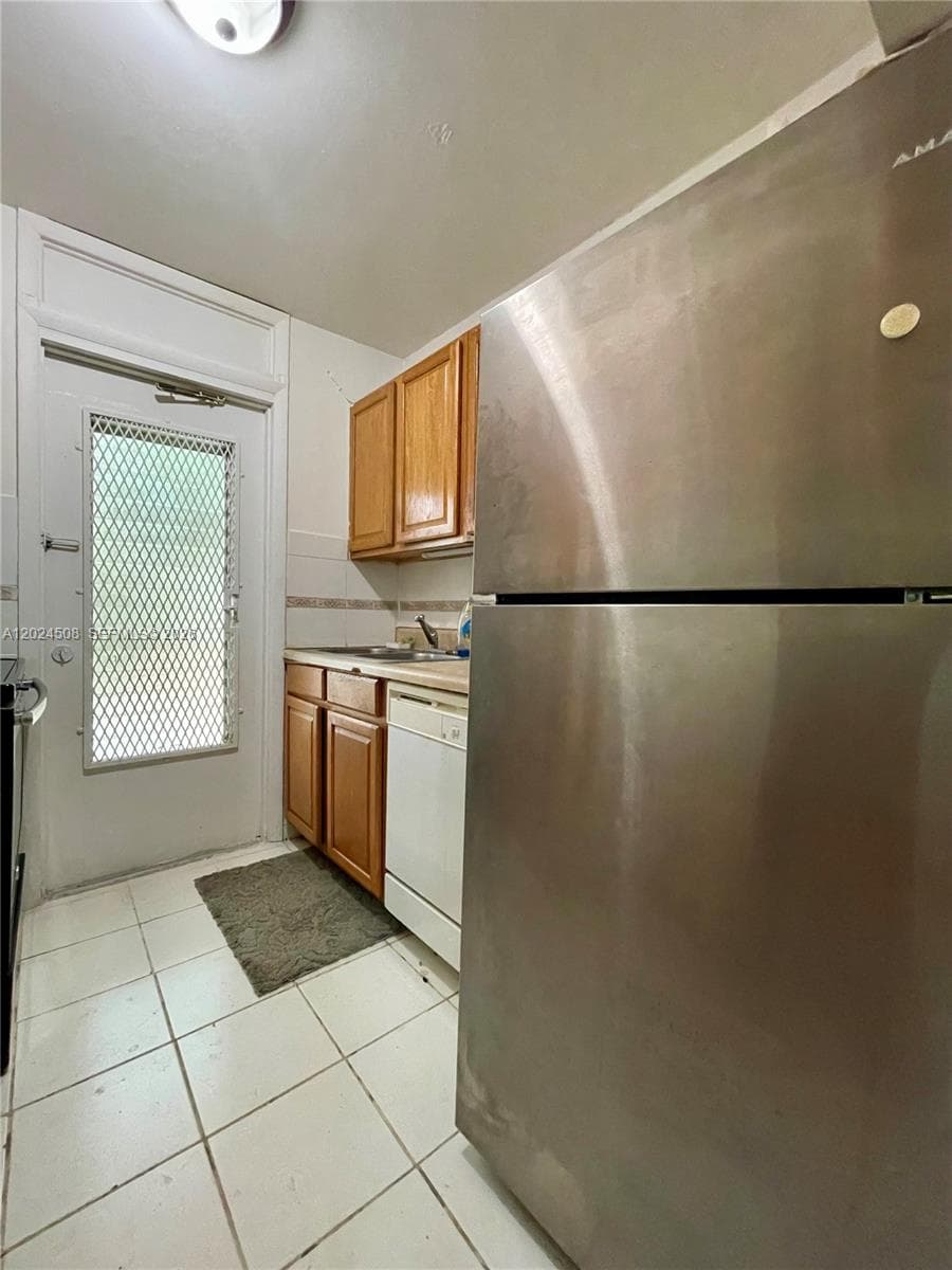 1670 Bay Rd # 2B, Miami Beach FL 33139 — 6