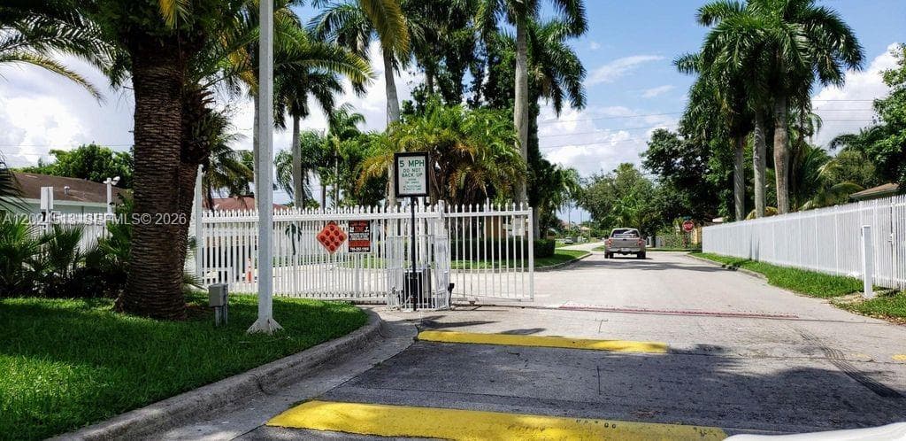 854 SW 8th Pl, Florida City FL 33034 — 25