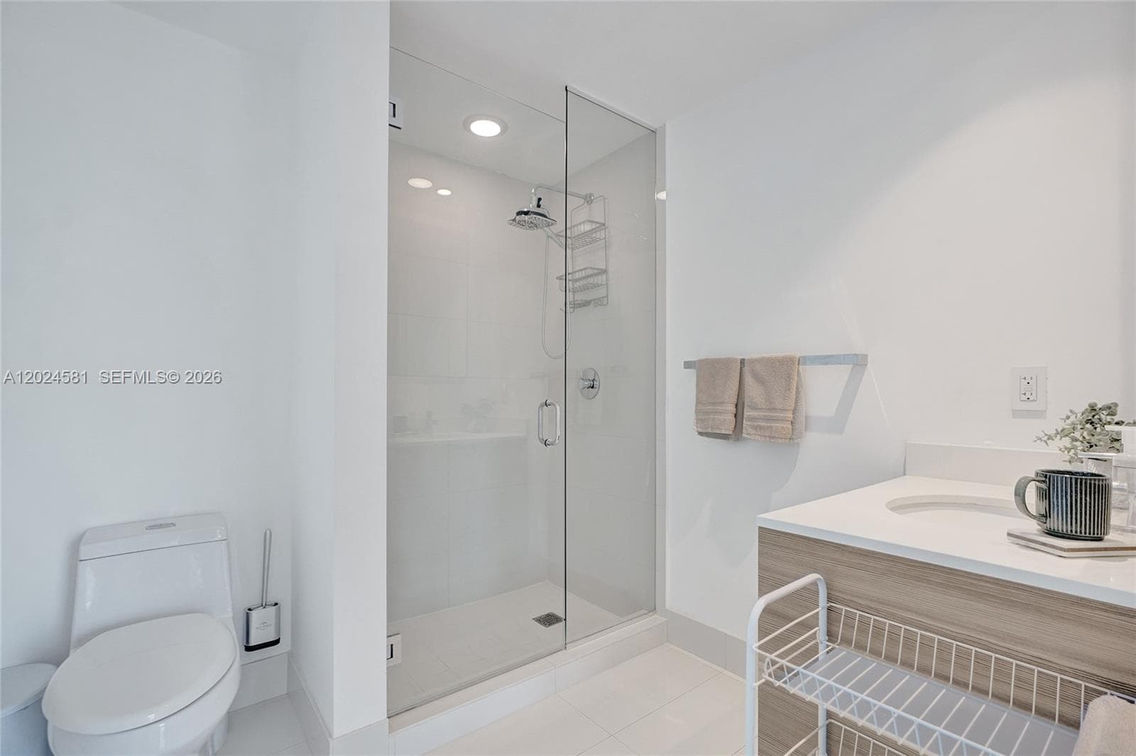 121 NE 34th St # 2310, Miami FL 33137 — 25
