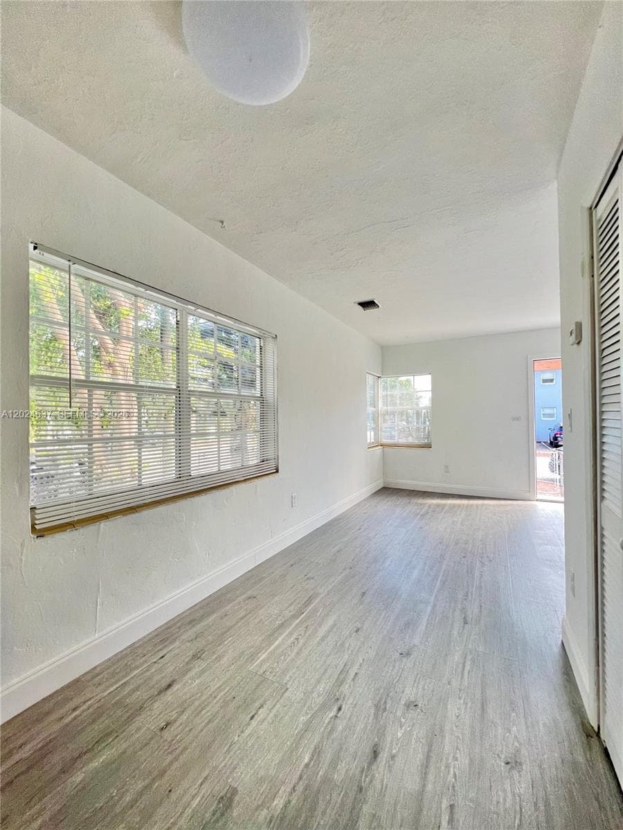 600 SW 16th Ave, Miami FL 33135 — 12
