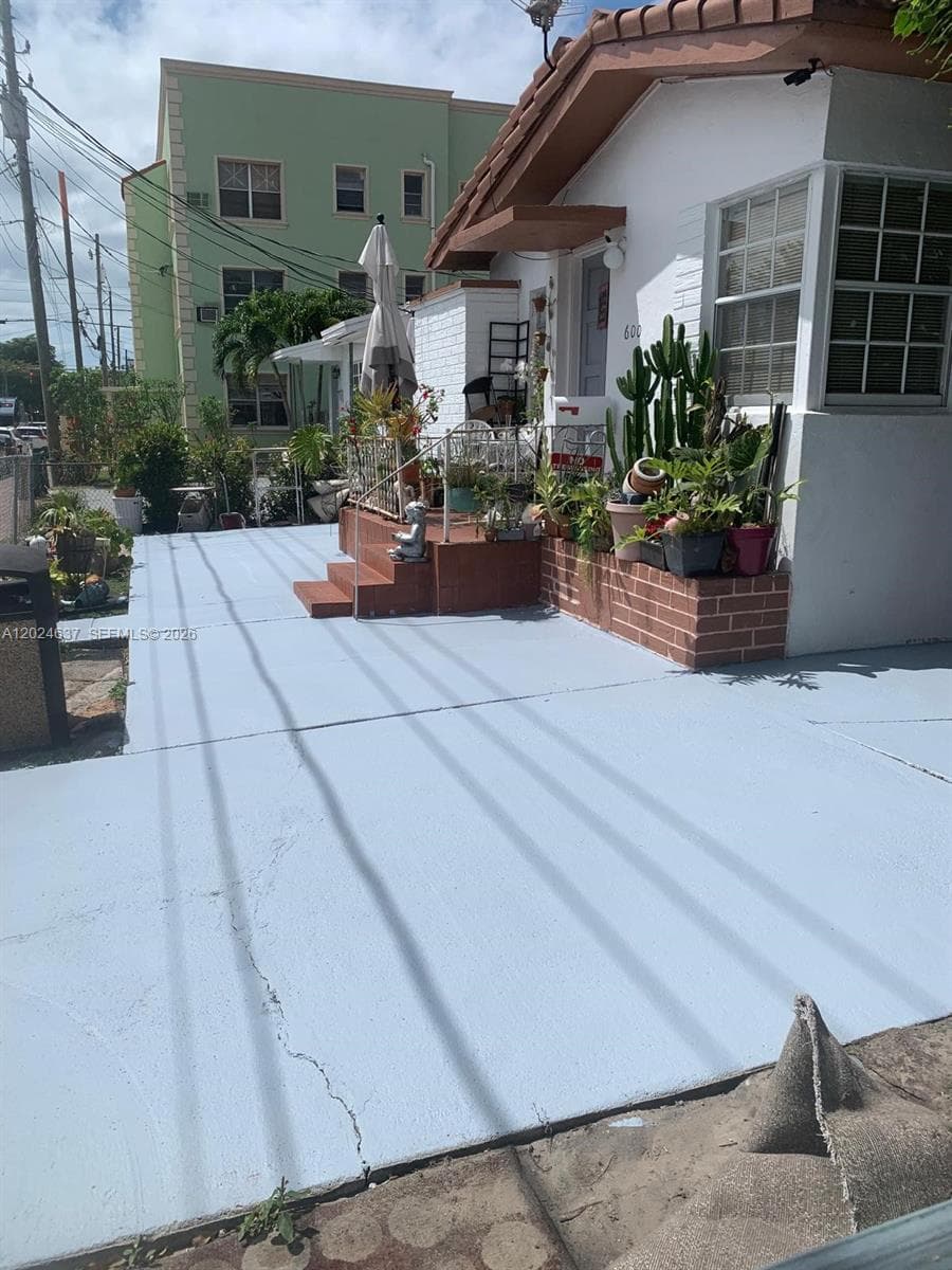600 SW 16th Ave, Miami FL 33135 — 11