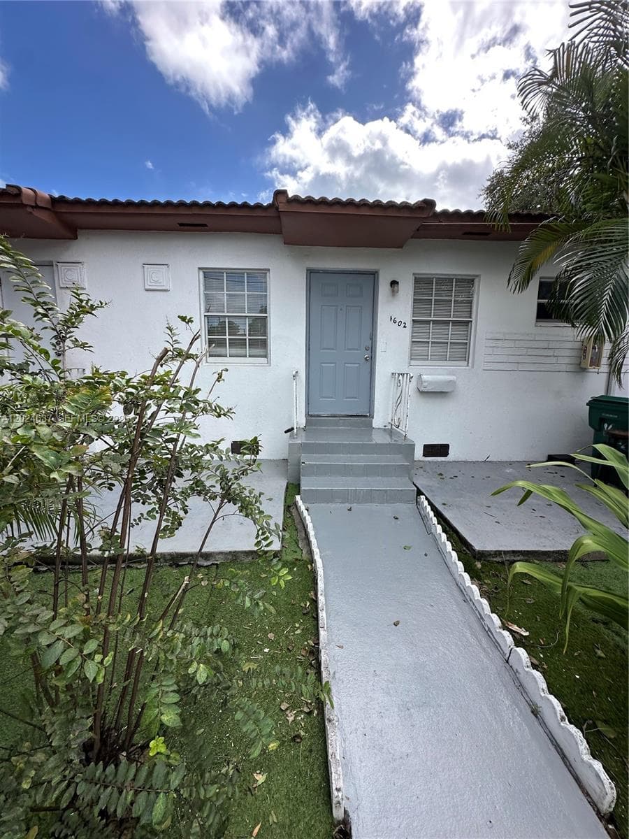 600 SW 16th Ave, Miami FL 33135 — 4