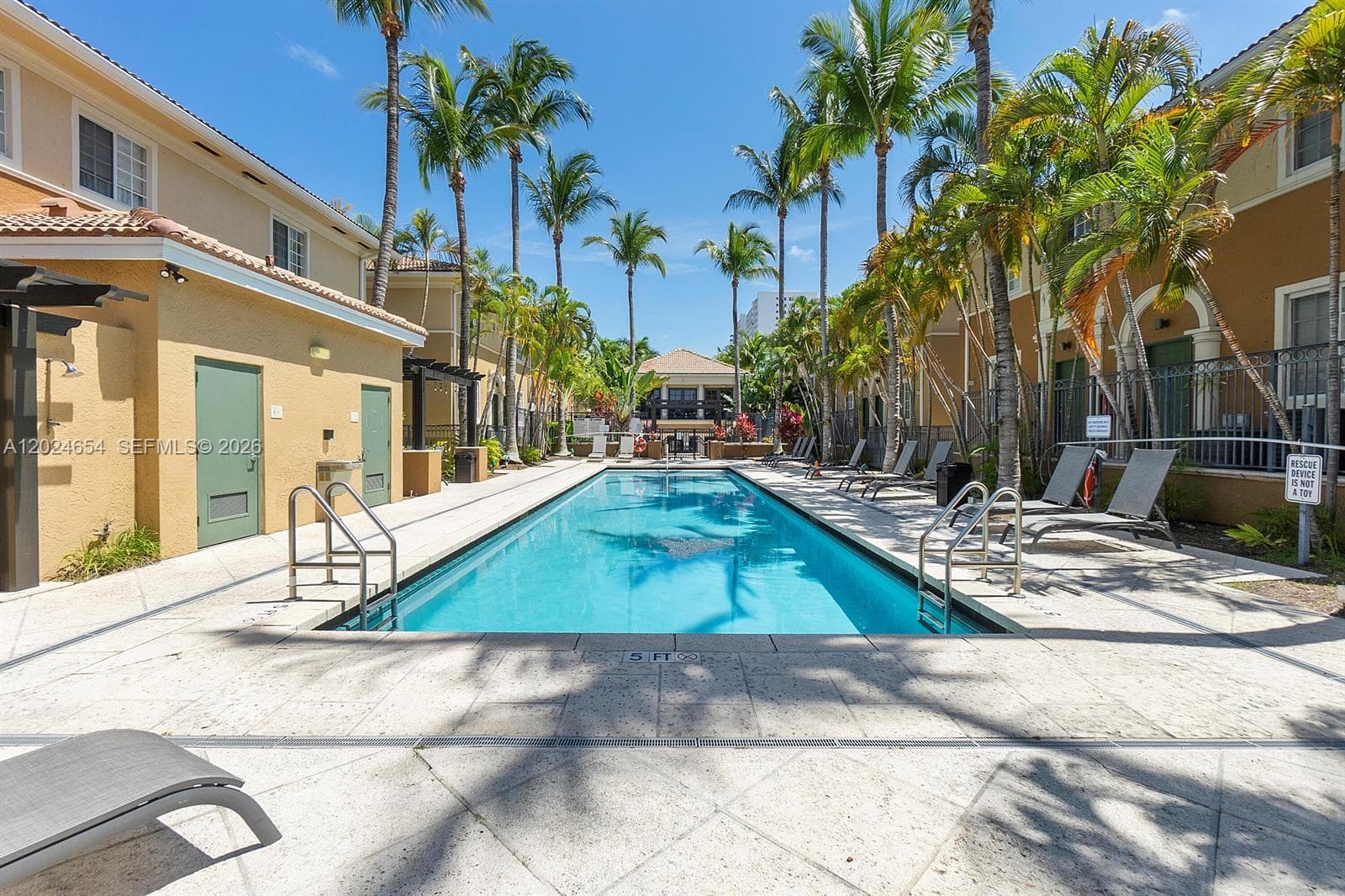 2861 NE 185th St # 302, Aventura FL 33180 — 2