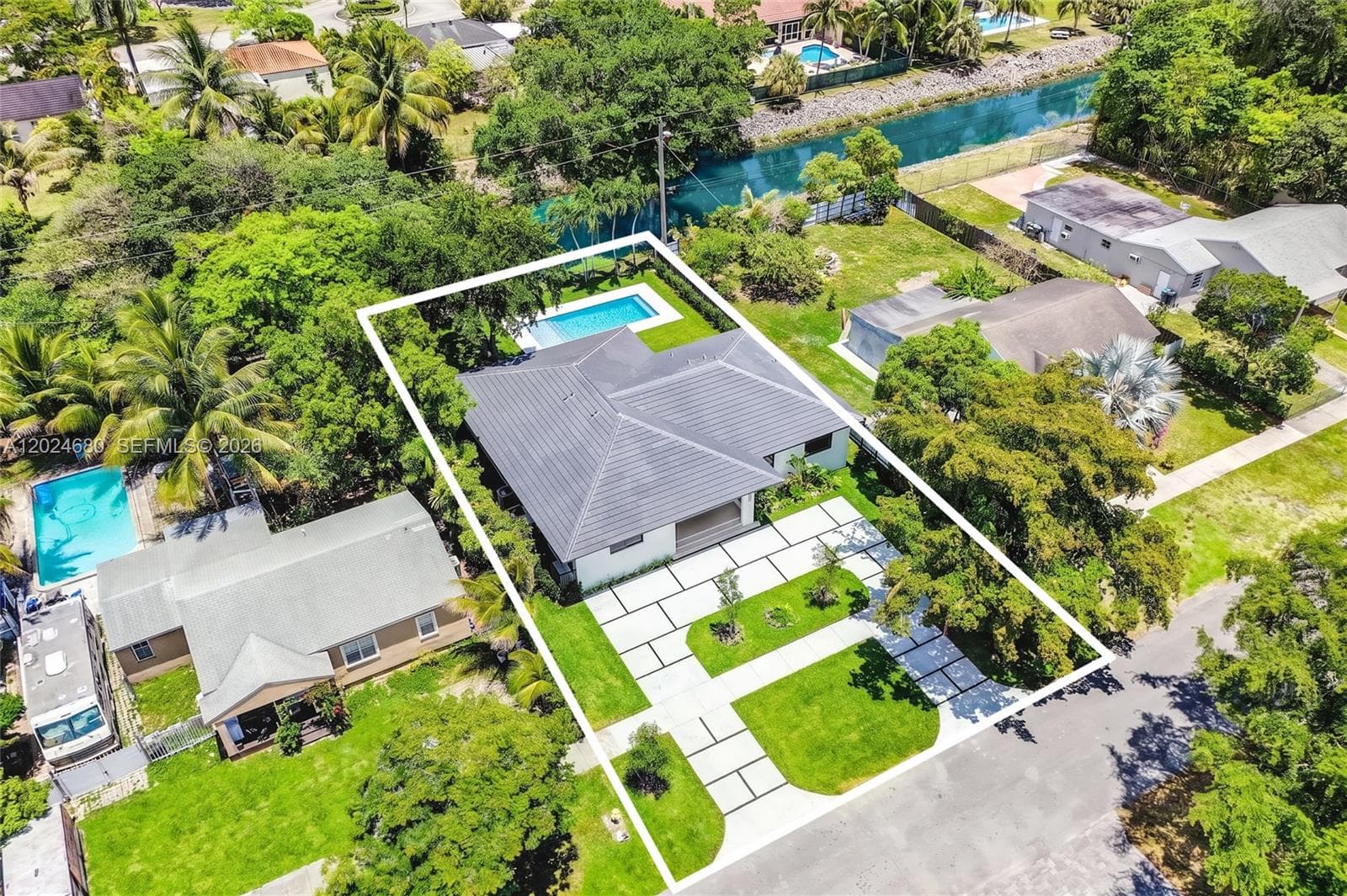 6853 S Waterway Dr, Miami FL 33155 — 33