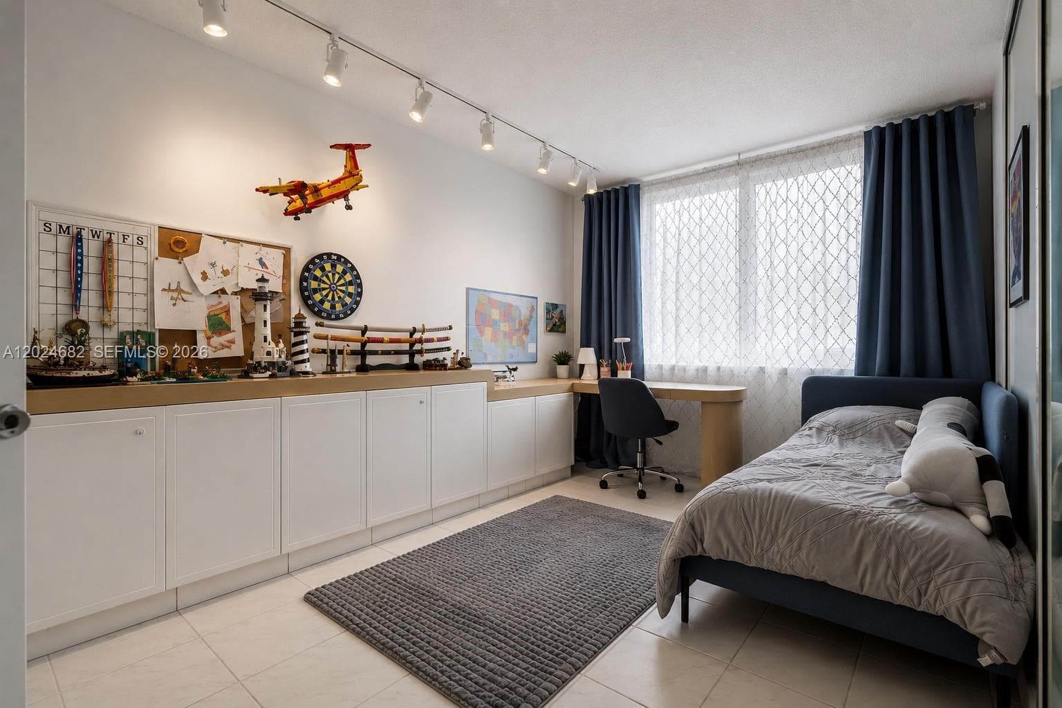 300 Bayview Dr # 807, Sunny Isles Beach FL 33160 — 17