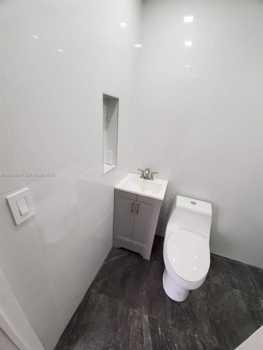 1081 NE 166th St, North Miami Beach FL 33162 — 6