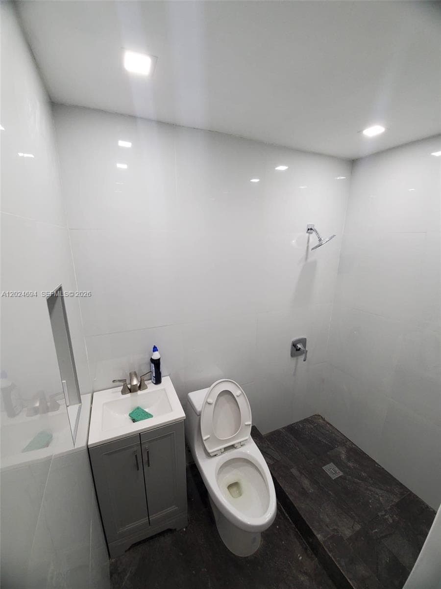 1081 NE 166th St # 1081, North Miami Beach FL 33162 — 5