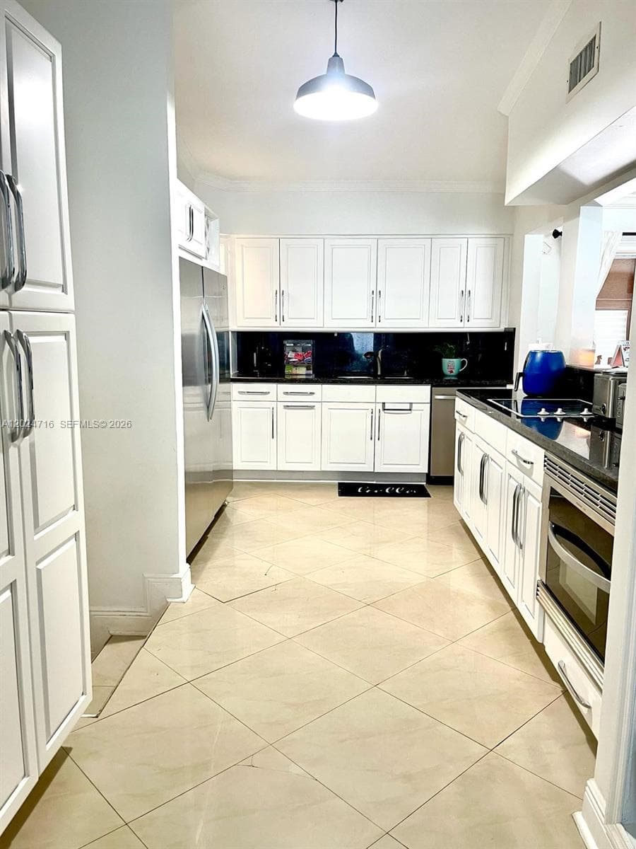 19960 Highland Lakes Blvd, Miami FL 33179 — 10