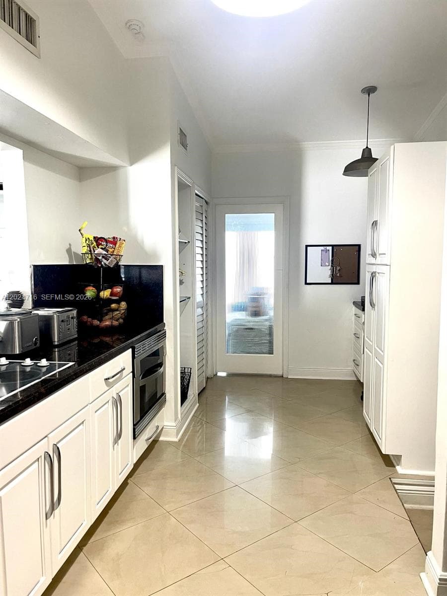 19960 Highland Lakes Blvd, Miami FL 33179 — 11