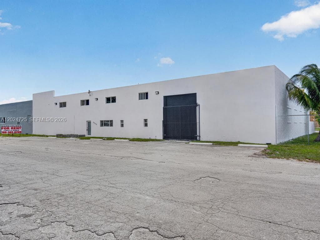 2955 NW 75th St, Miami FL 33147 — 2