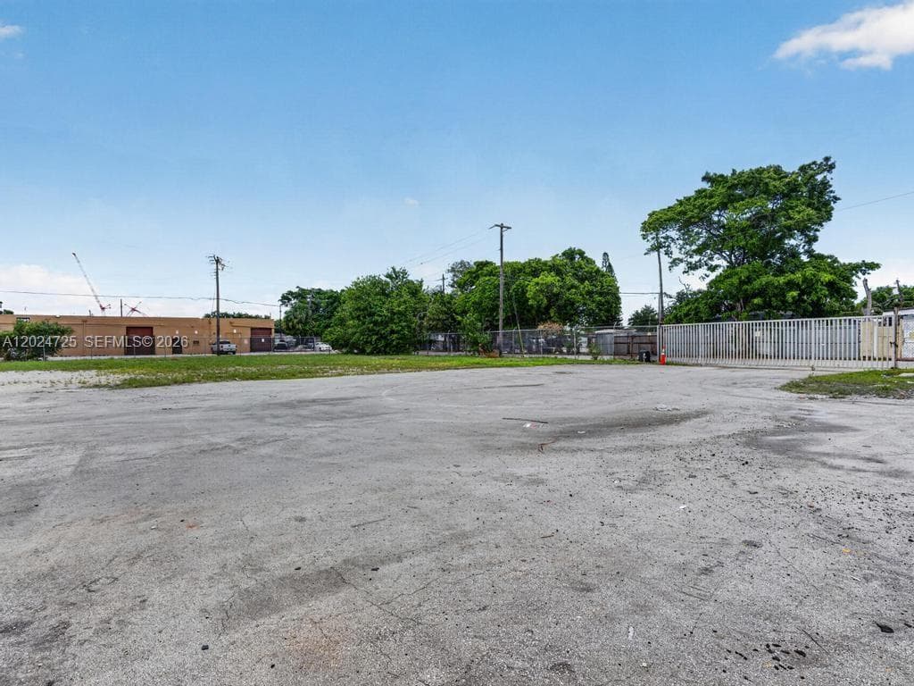 2955 NW 75th St, Miami FL 33147 — 19