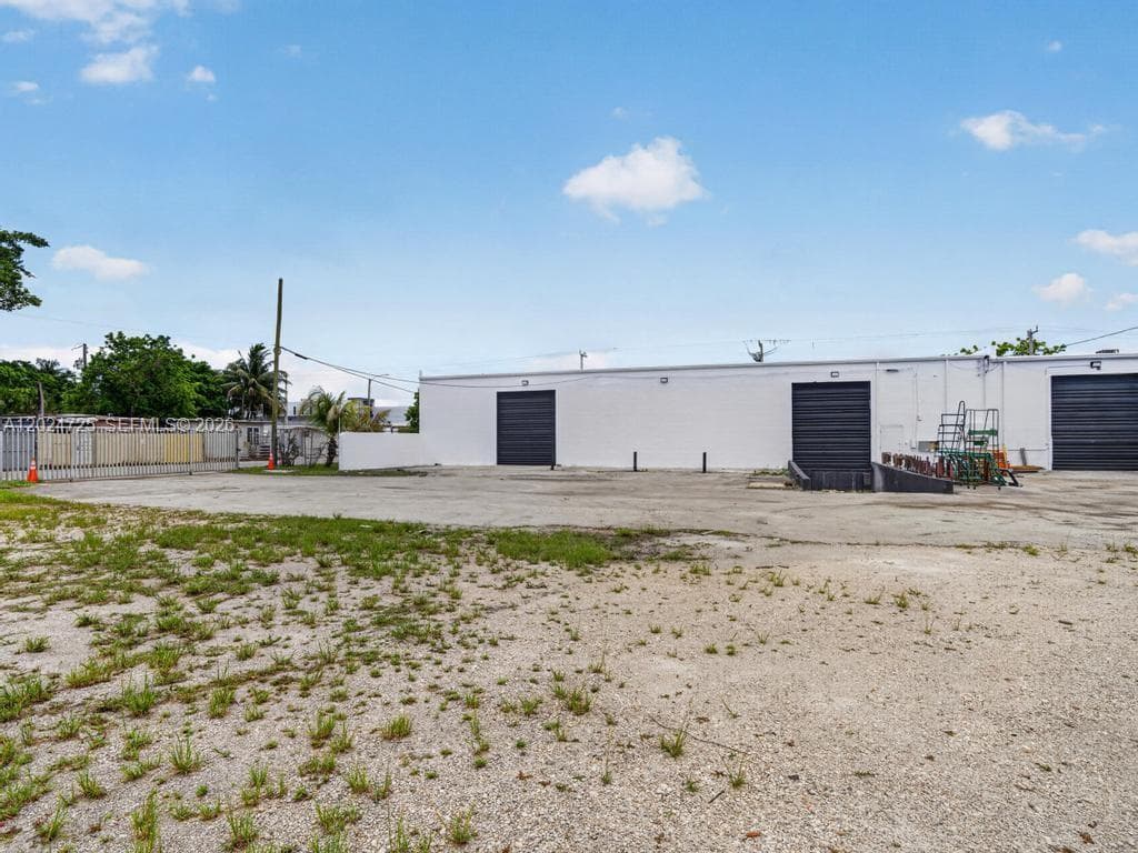 2955 NW 75th St, Miami FL 33147 — 21