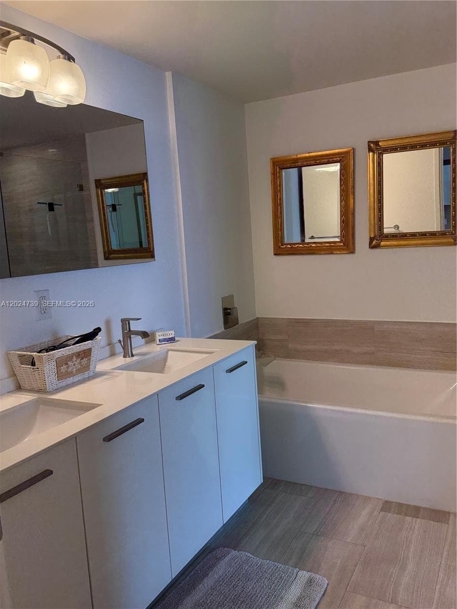 1300 Brickell Bay Dr # 1007, Miami FL 33131 — 25