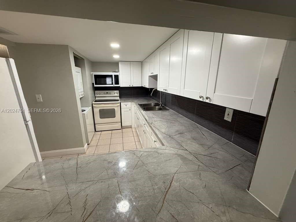 10000 NW 80th Ct # 2345, Hialeah Gardens FL 33016 — 3