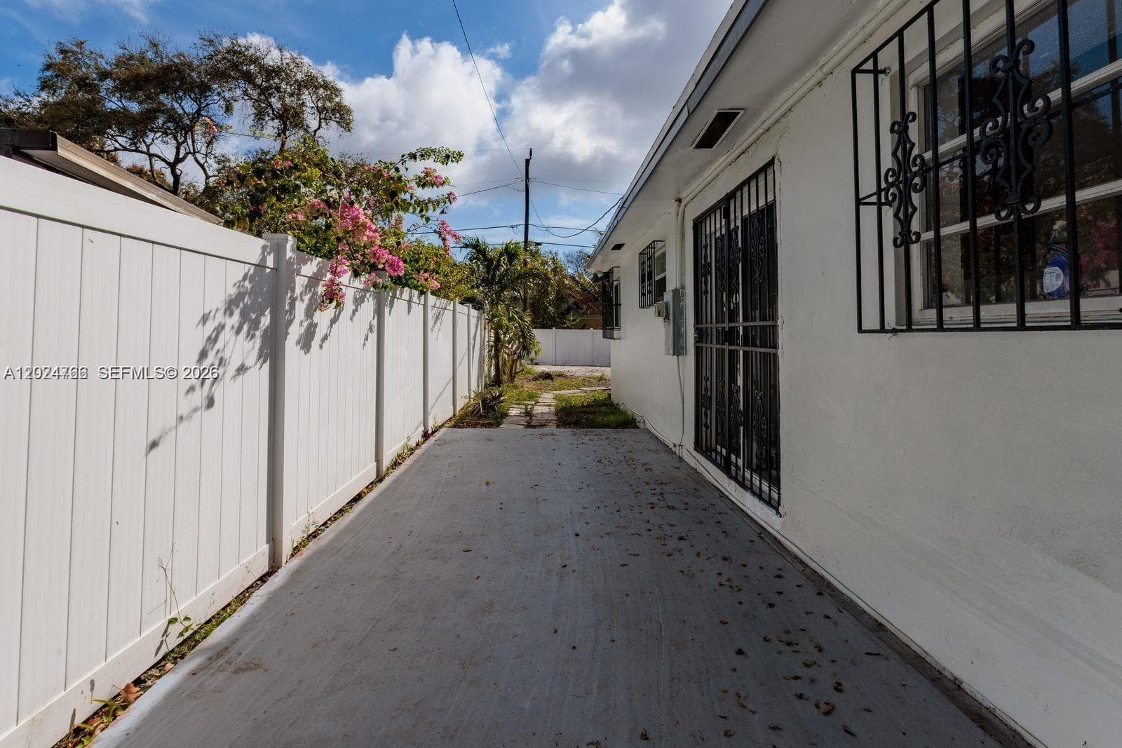 1301 NE 153rd St # 1301, North Miami Beach FL 33162 — 17