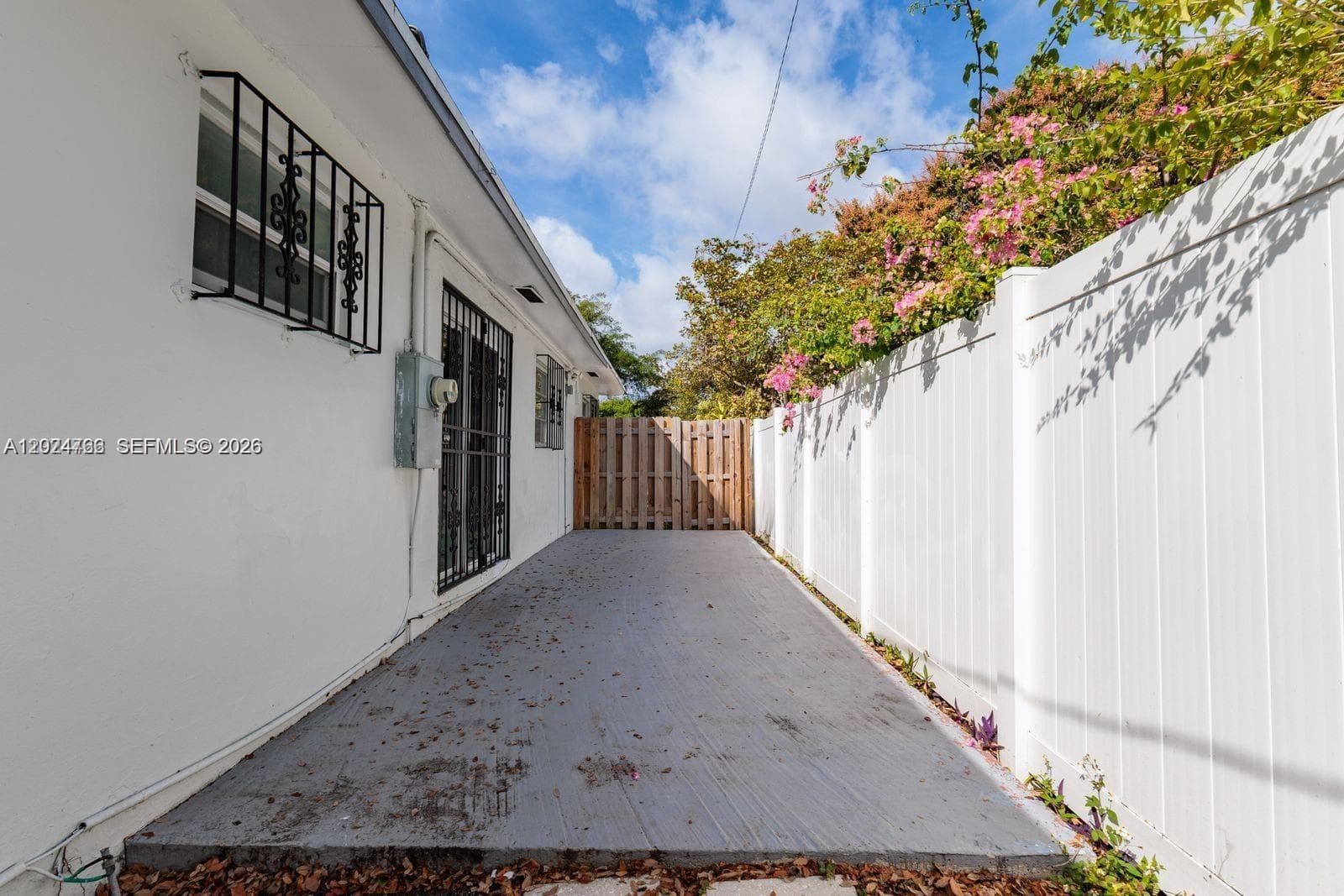 1301 NE 153rd St # 1301, North Miami Beach FL 33162 — 16